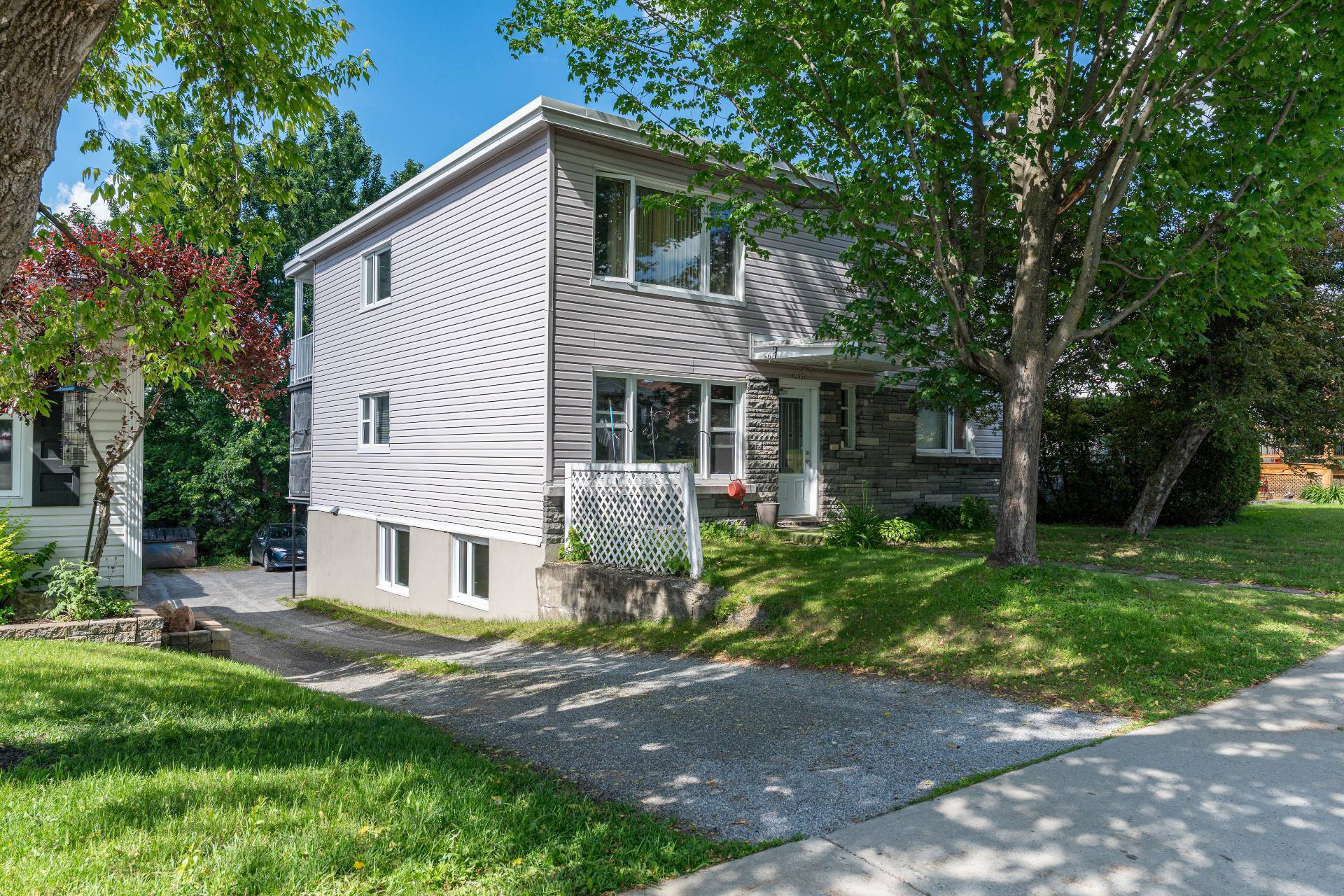 1395 Rue Champlain — photo 1