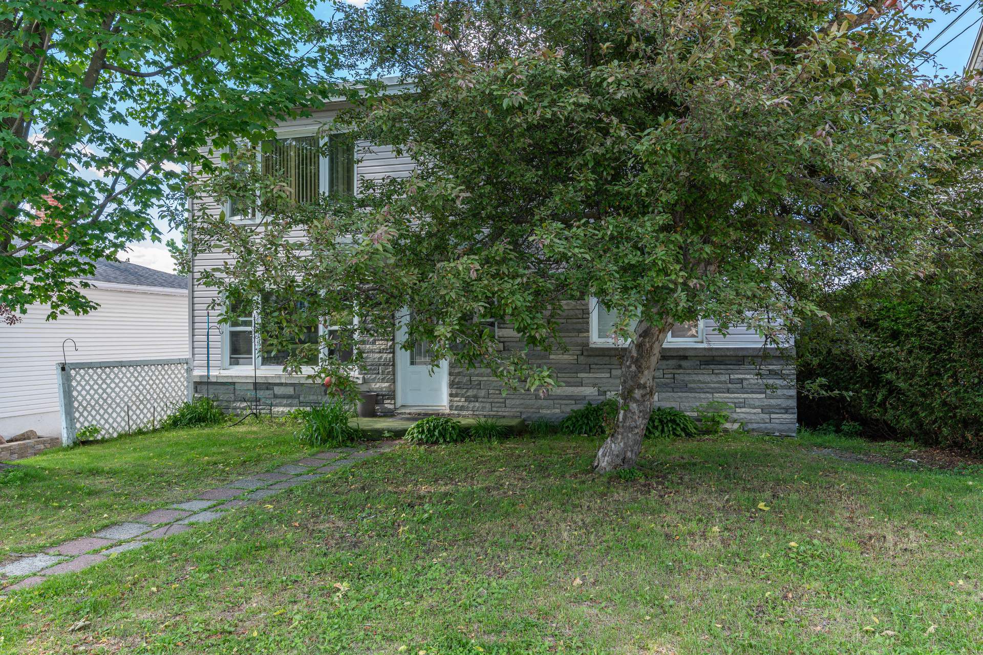 1395 Rue Champlain — photo 3