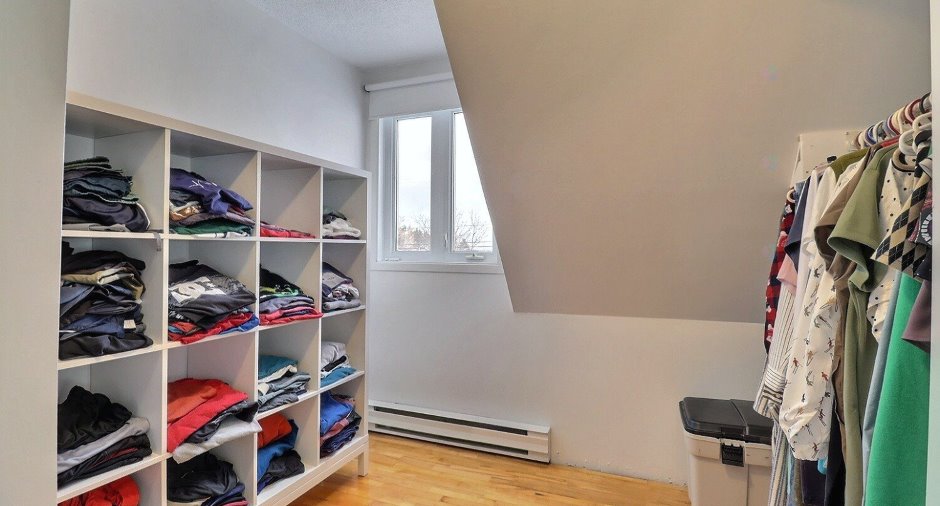 Walk-in closet