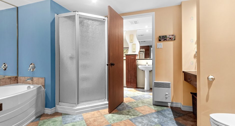 Salle de bains attenante à la CCP