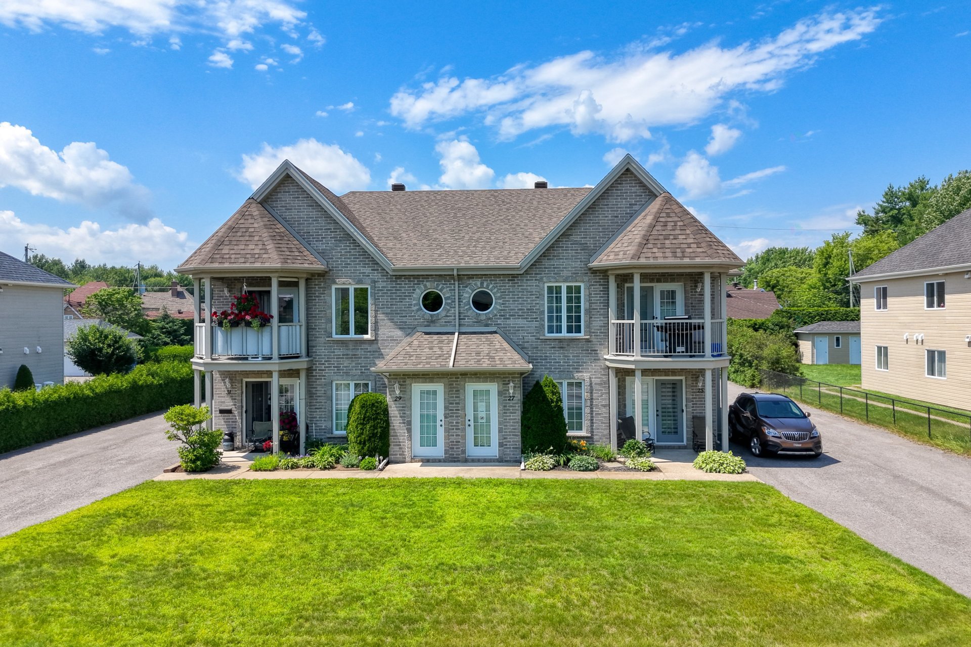 25-31 Av. des Jonquilles — photo 1