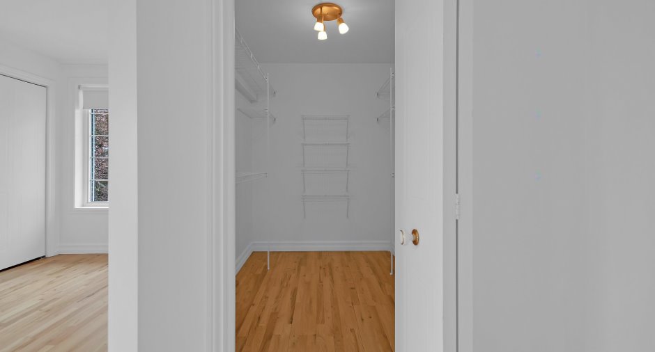 Walk-in closet