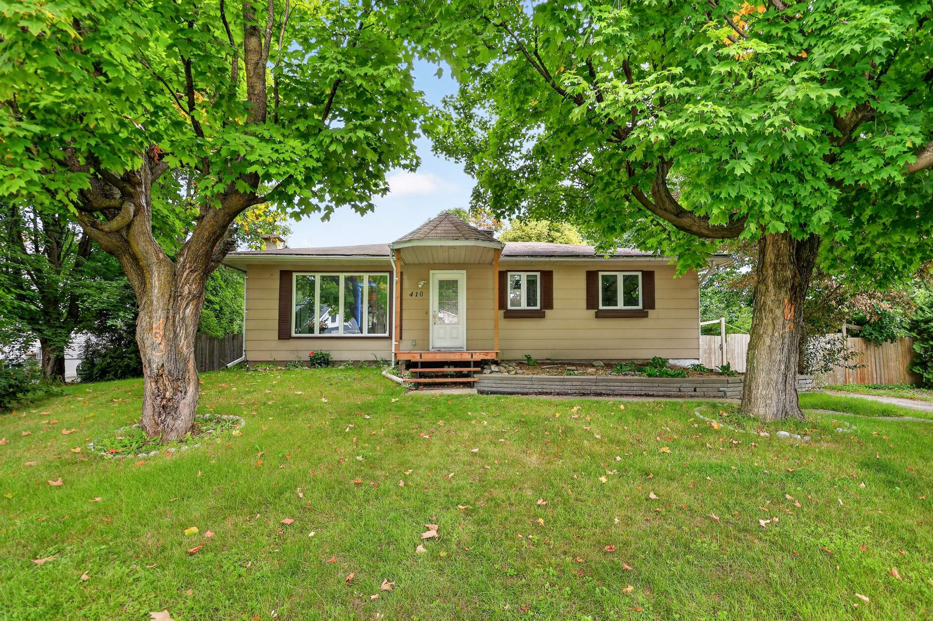 410 Rue Bellefeuille — photo 1