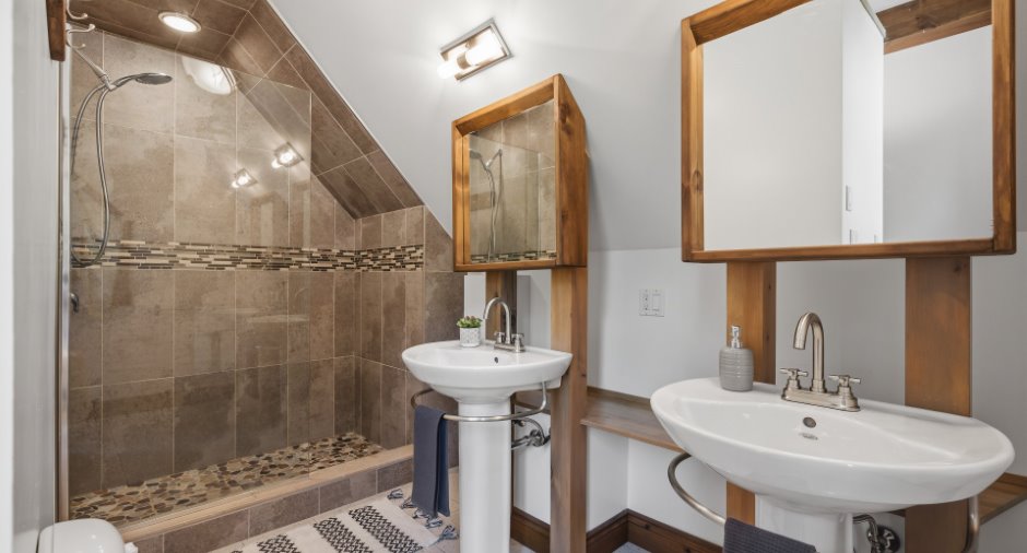 Ensuite bathroom