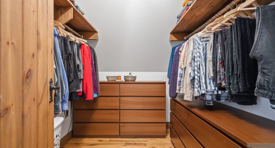 Walk-in closet