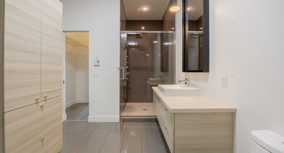 Salle de bains attenante à la CCP
