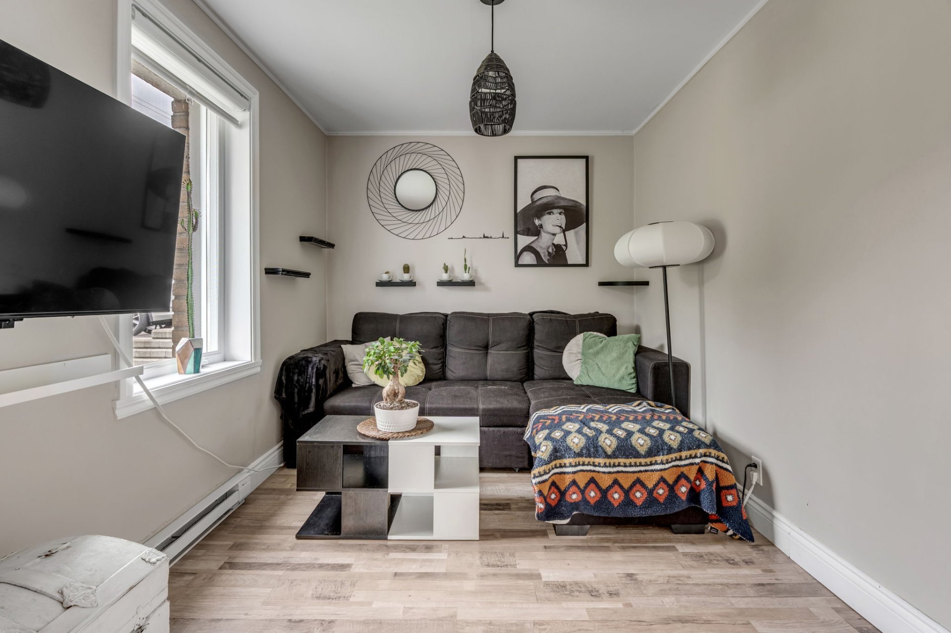 1089 Av. de la Montagne E. — photo 3