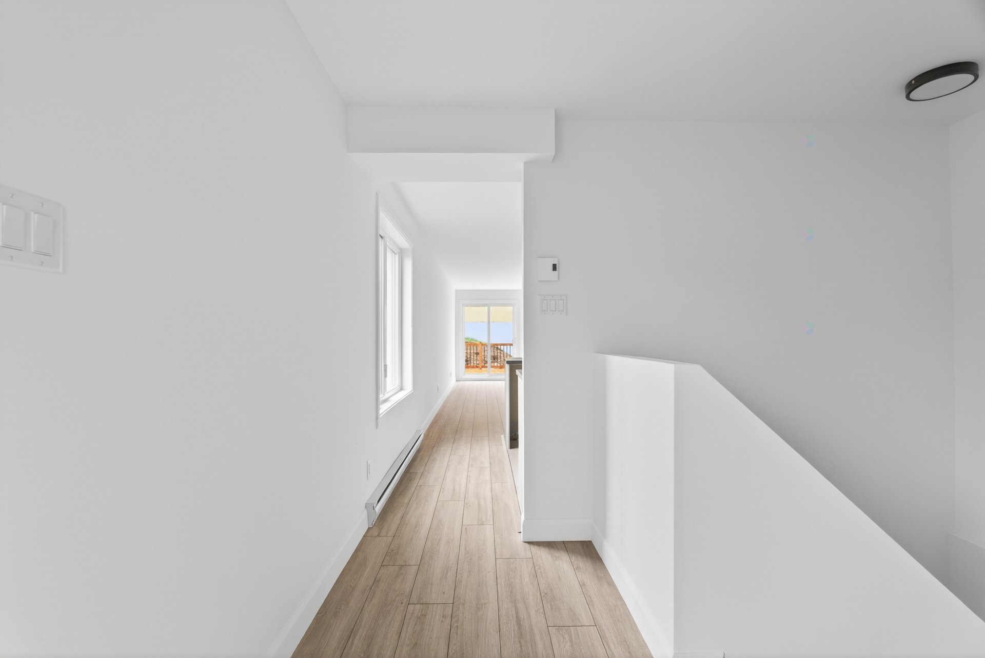 1689 Rue Estiembre — photo 3
