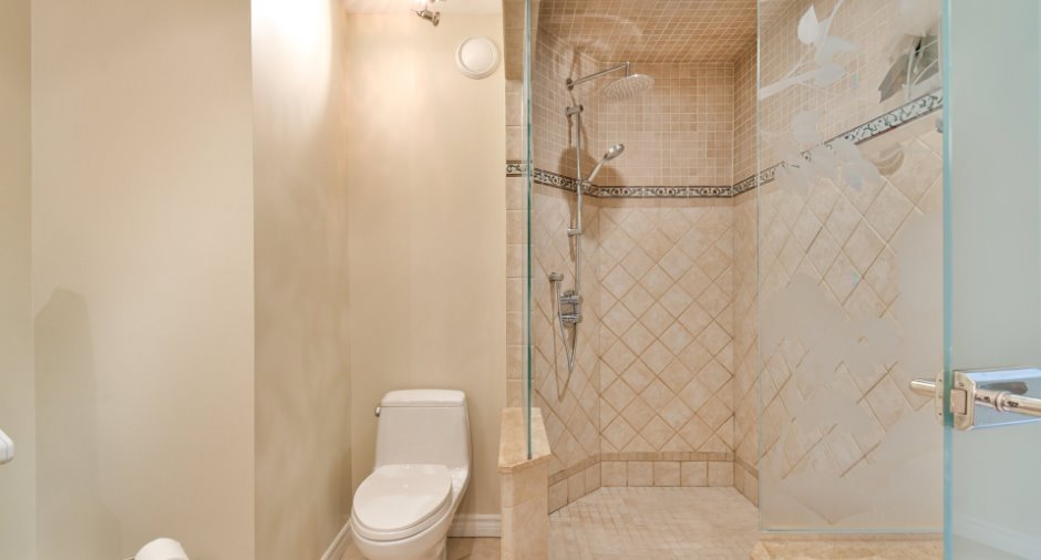 Salle de bains attenante à la CCP