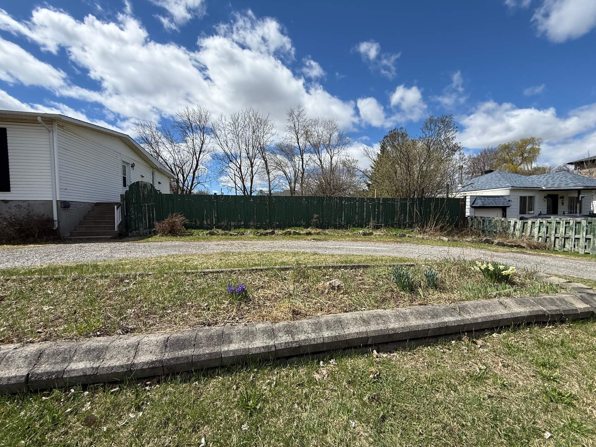 84Z 61e Avenue — photo 1