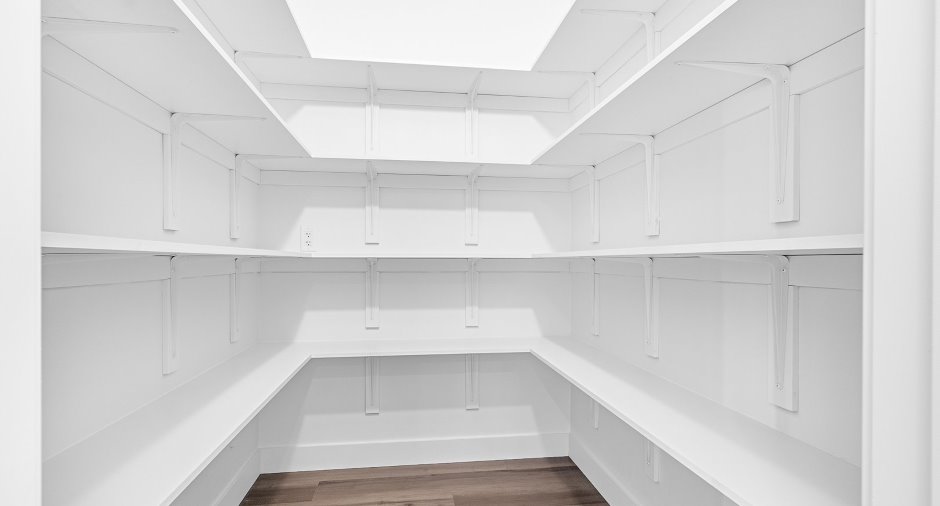 Walk-in closet