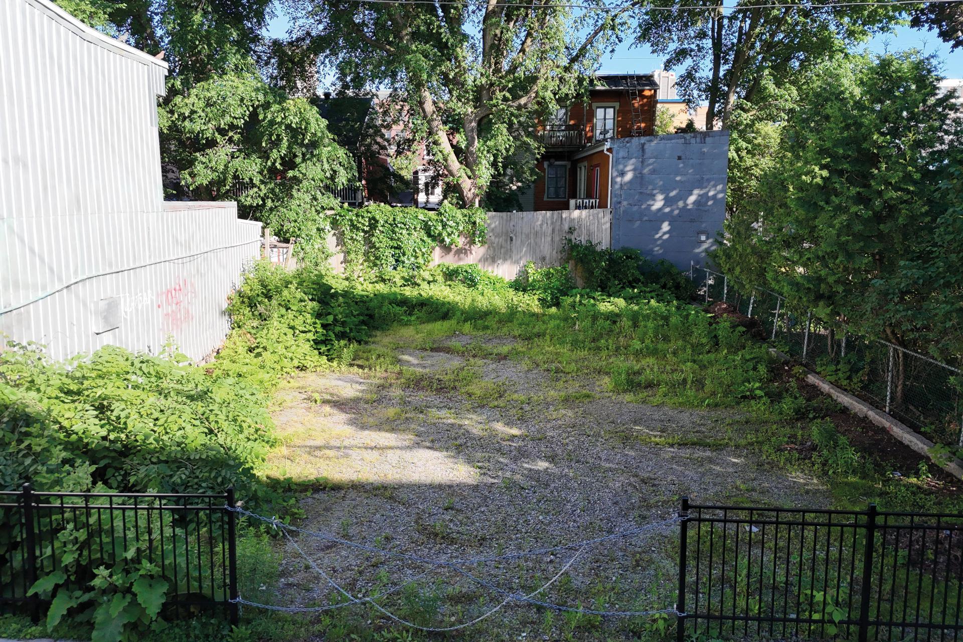313 Rue des Commissaires E. — photo 3