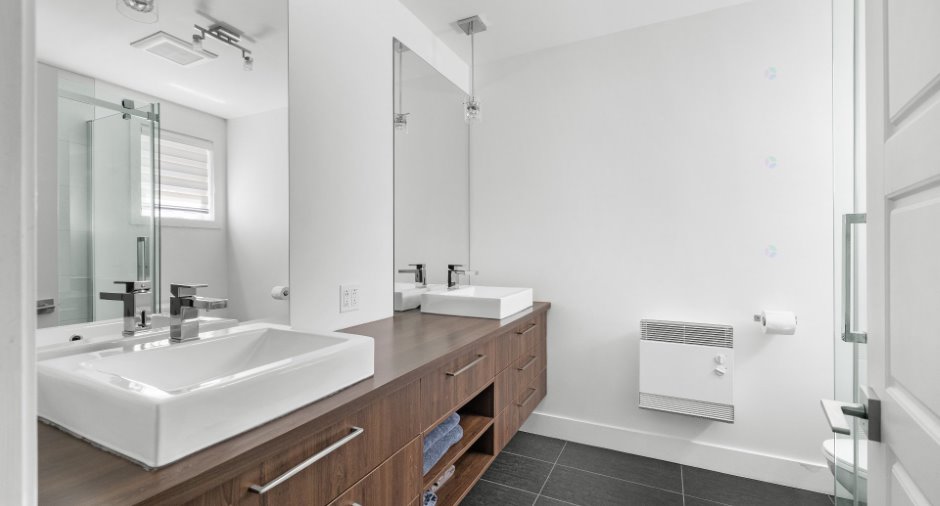 Ensuite bathroom