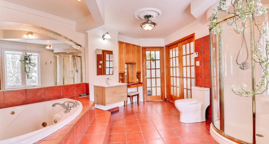 Ensuite bathroom