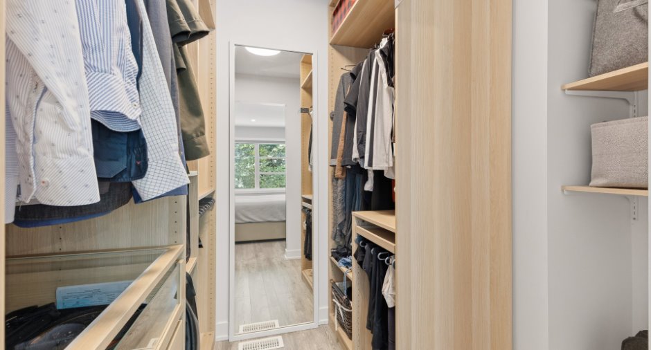 Walk-in closet