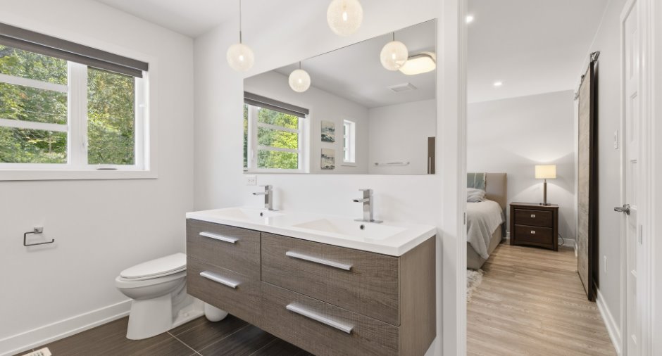 Ensuite bathroom