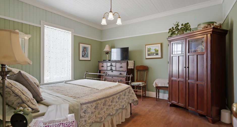 Primary bedroom
