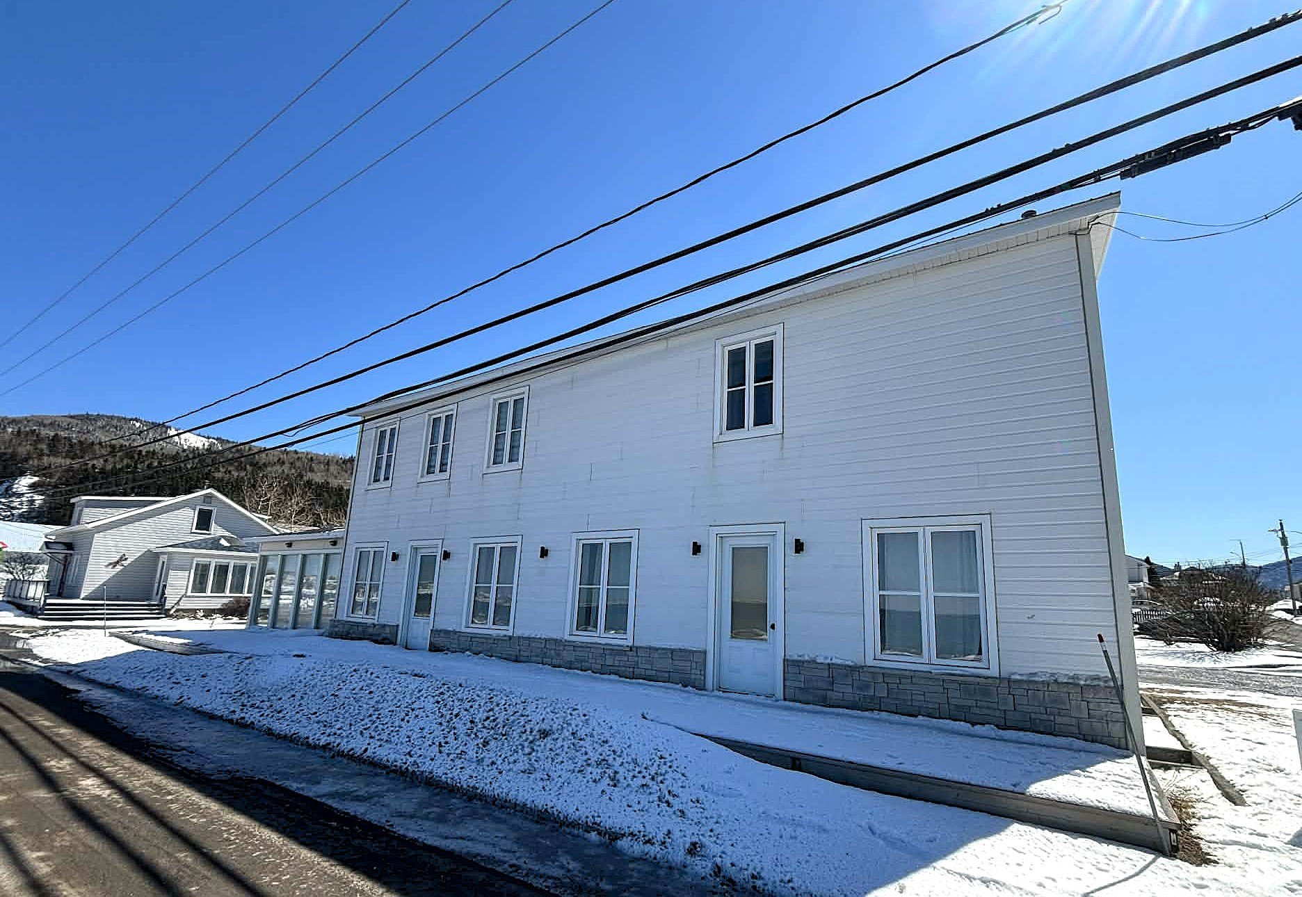 20 1re Avenue E. — photo 1
