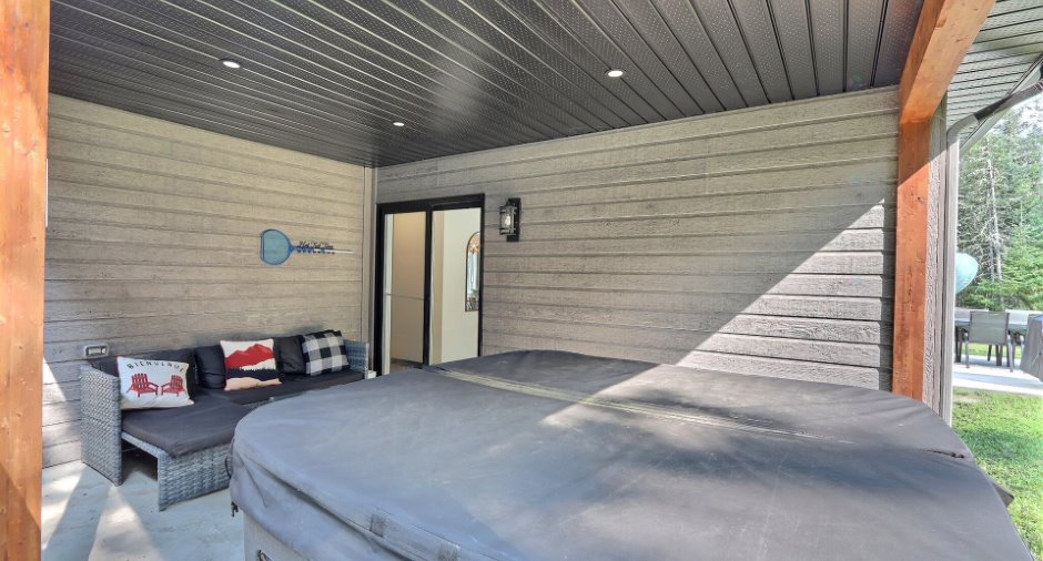 Hot tub