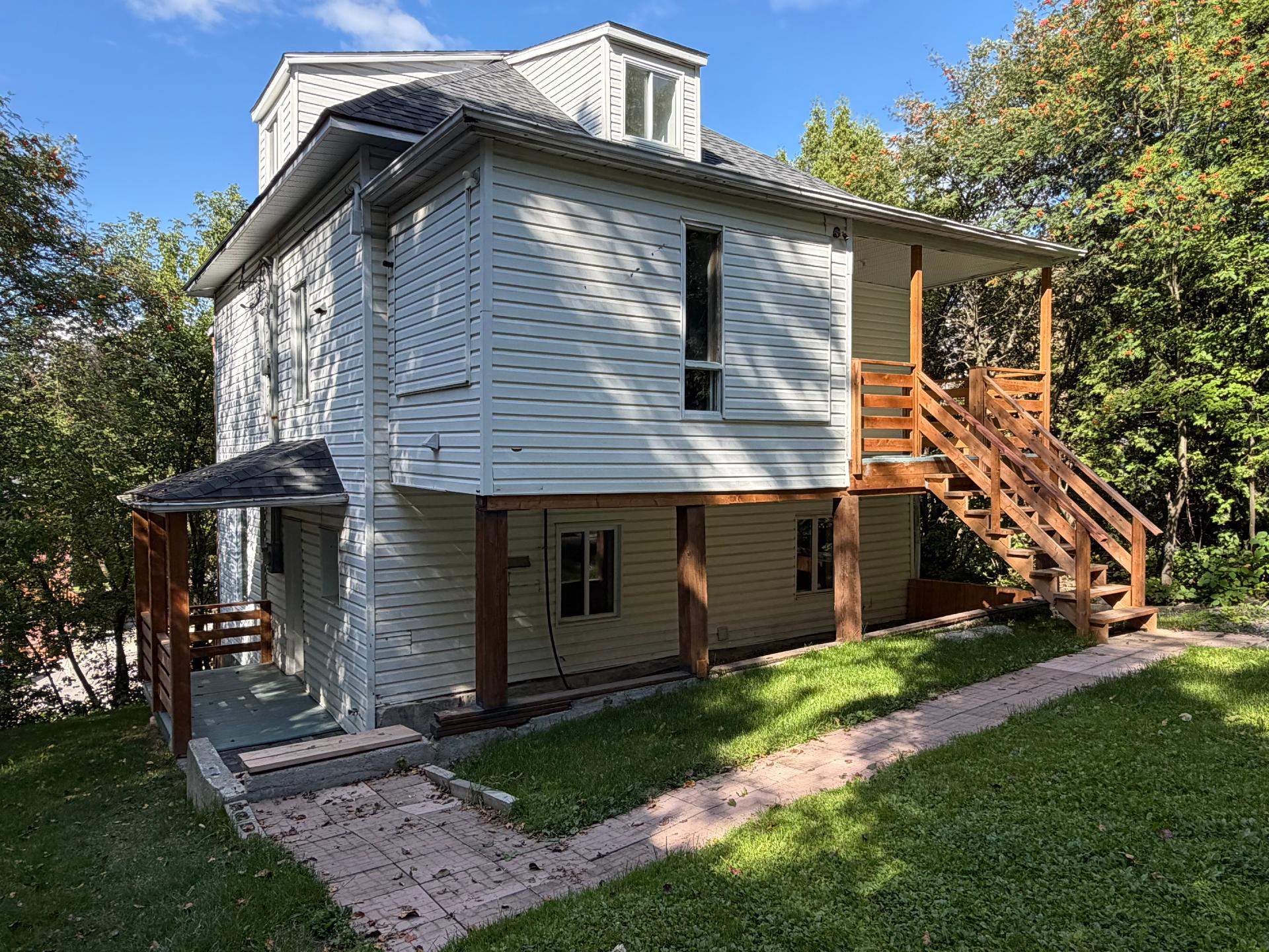 126-128 Rue Price E. — photo 1