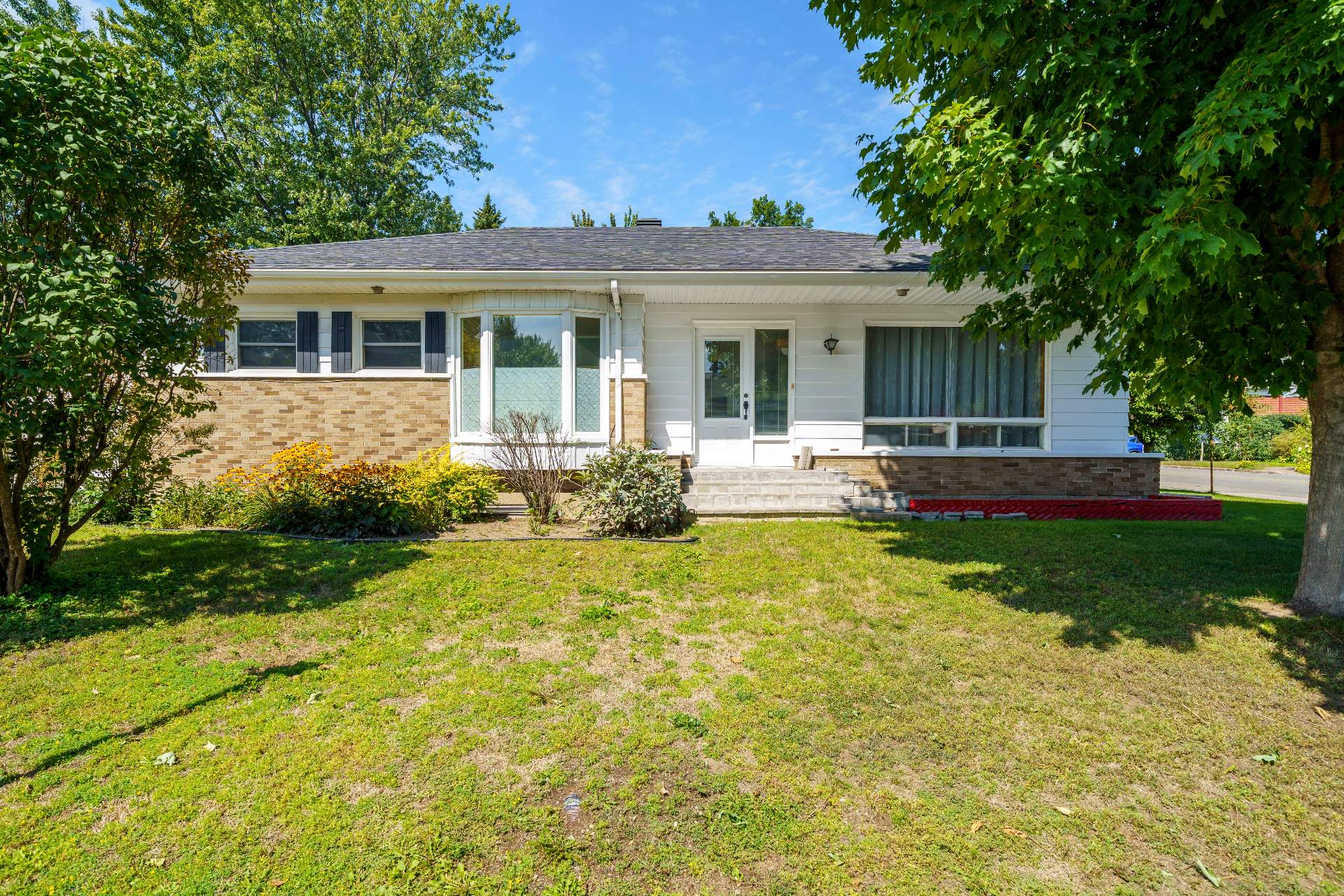 1254 Av. Jean-De Quen — photo 1