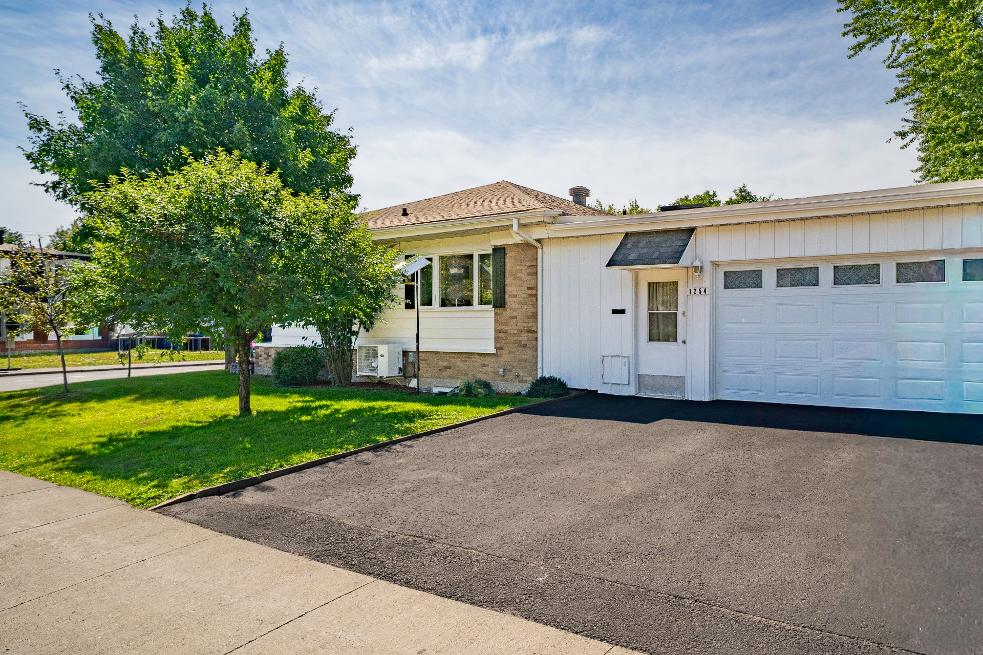 1254 Av. Jean-De Quen — photo 2