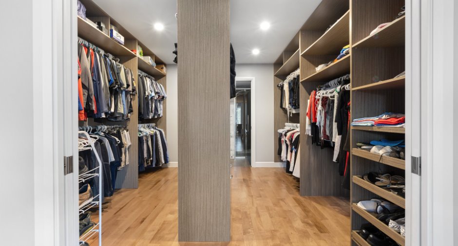 Walk-in closet