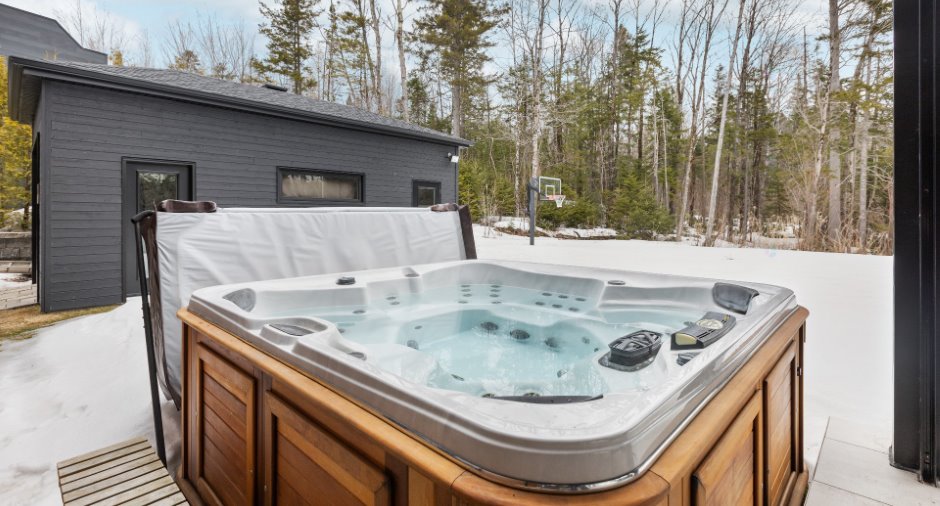 Hot tub