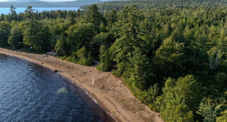 Accès au plan d'eau