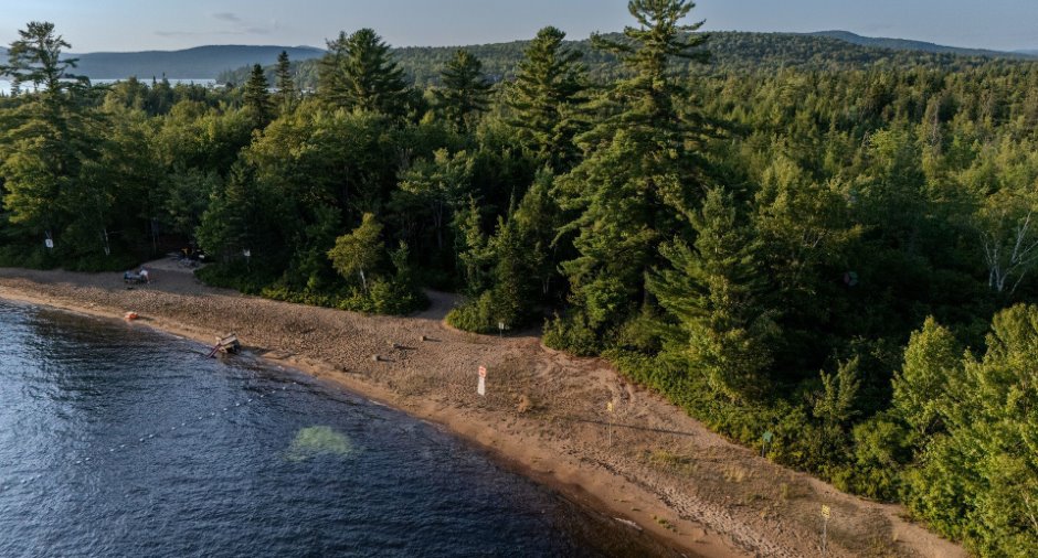Accès au plan d'eau
