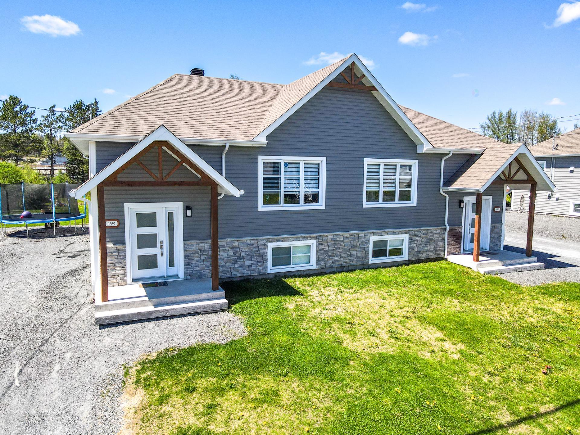 1889 9e Rue — photo 1