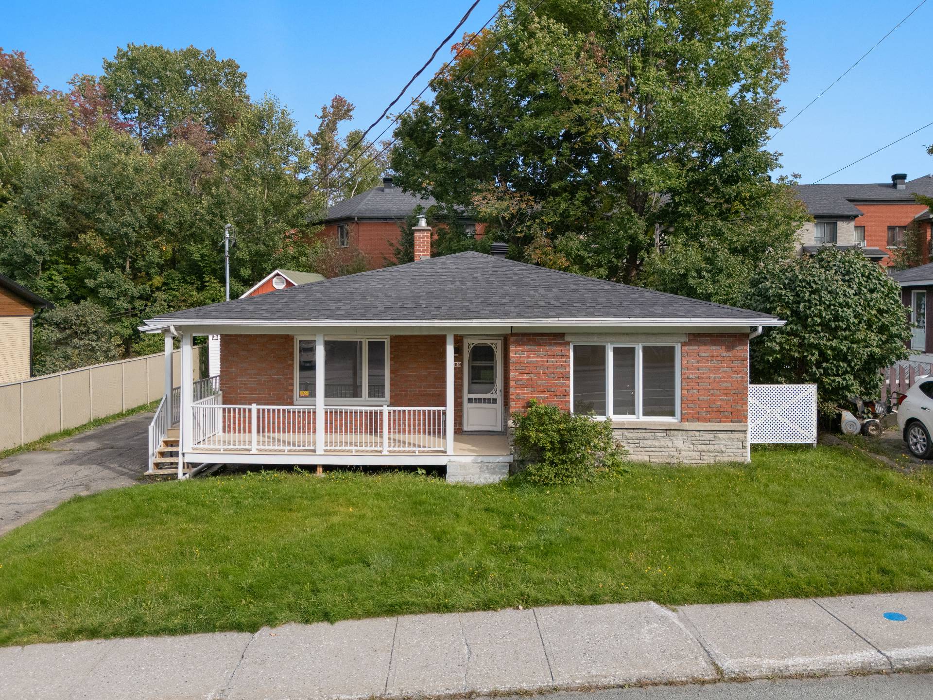 1434 Rue Dunant — photo 1