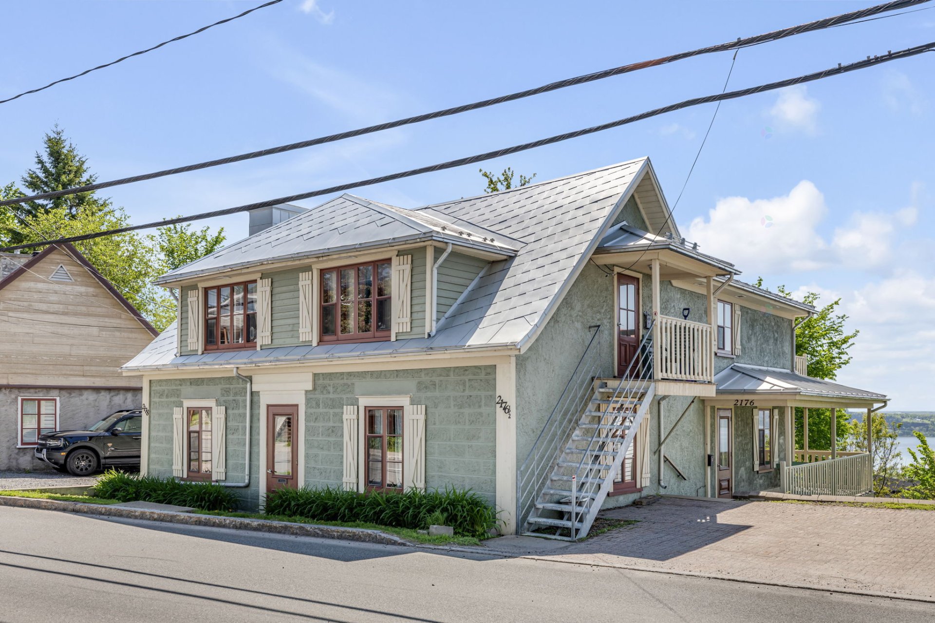 2176-2178 Av. Royale — photo 1