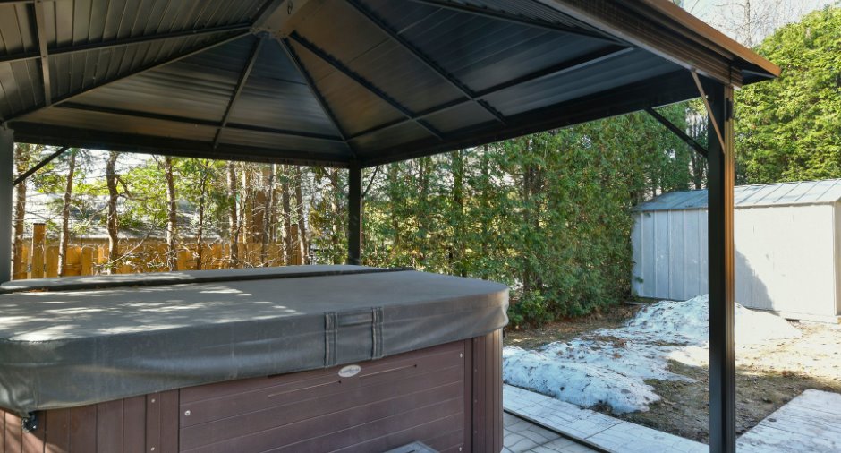 Hot tub