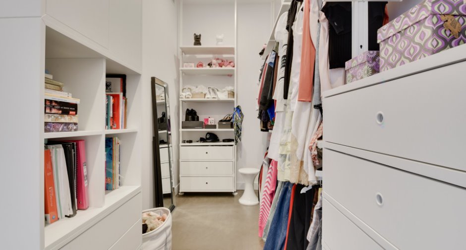 Walk-in closet
