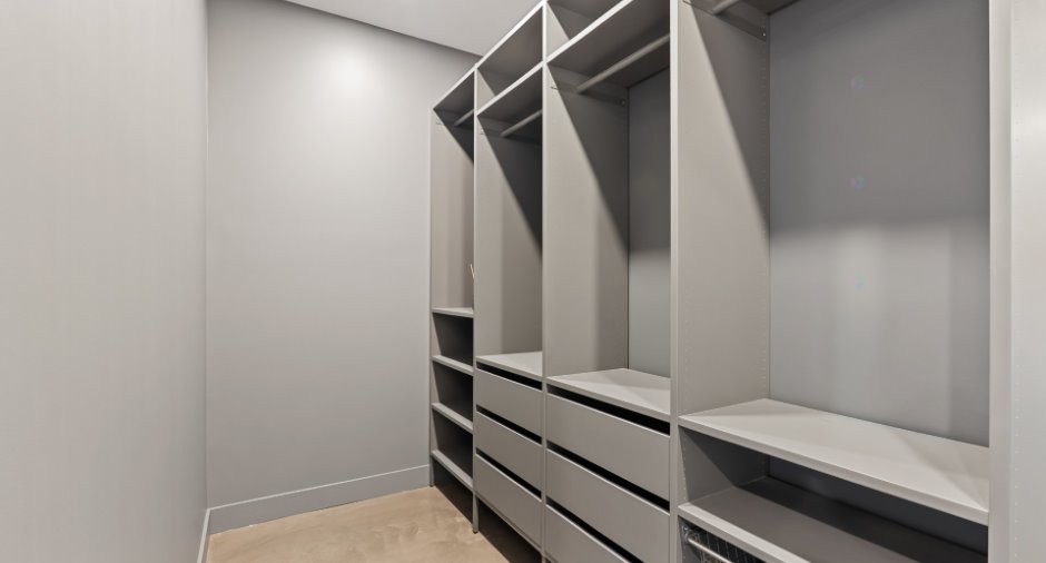 Walk-in closet