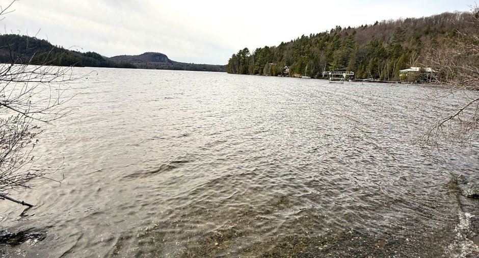 Accès au plan d'eau