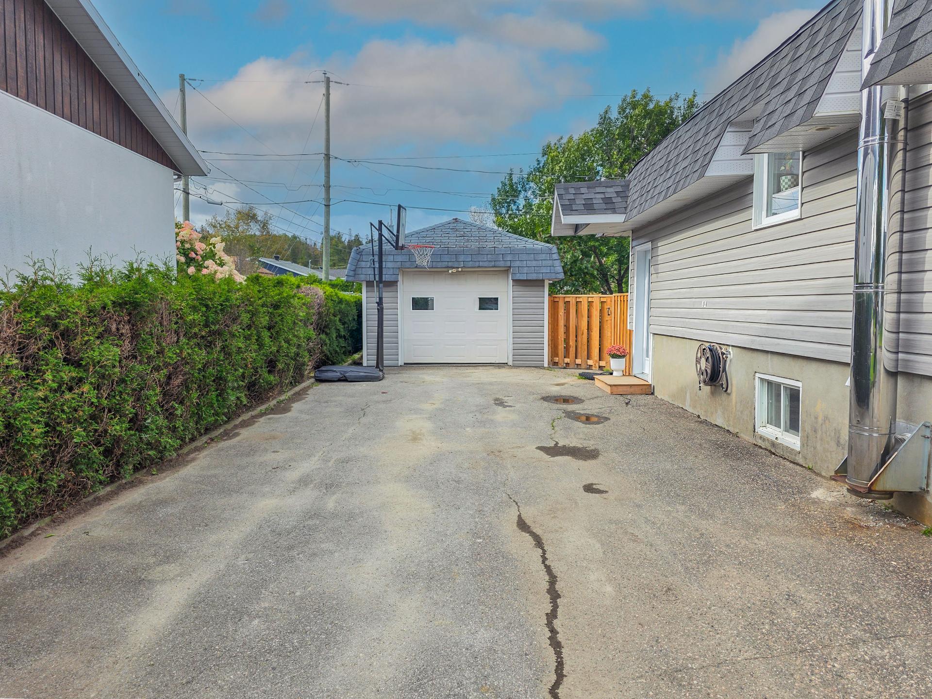 188 Rue Justine — photo 3