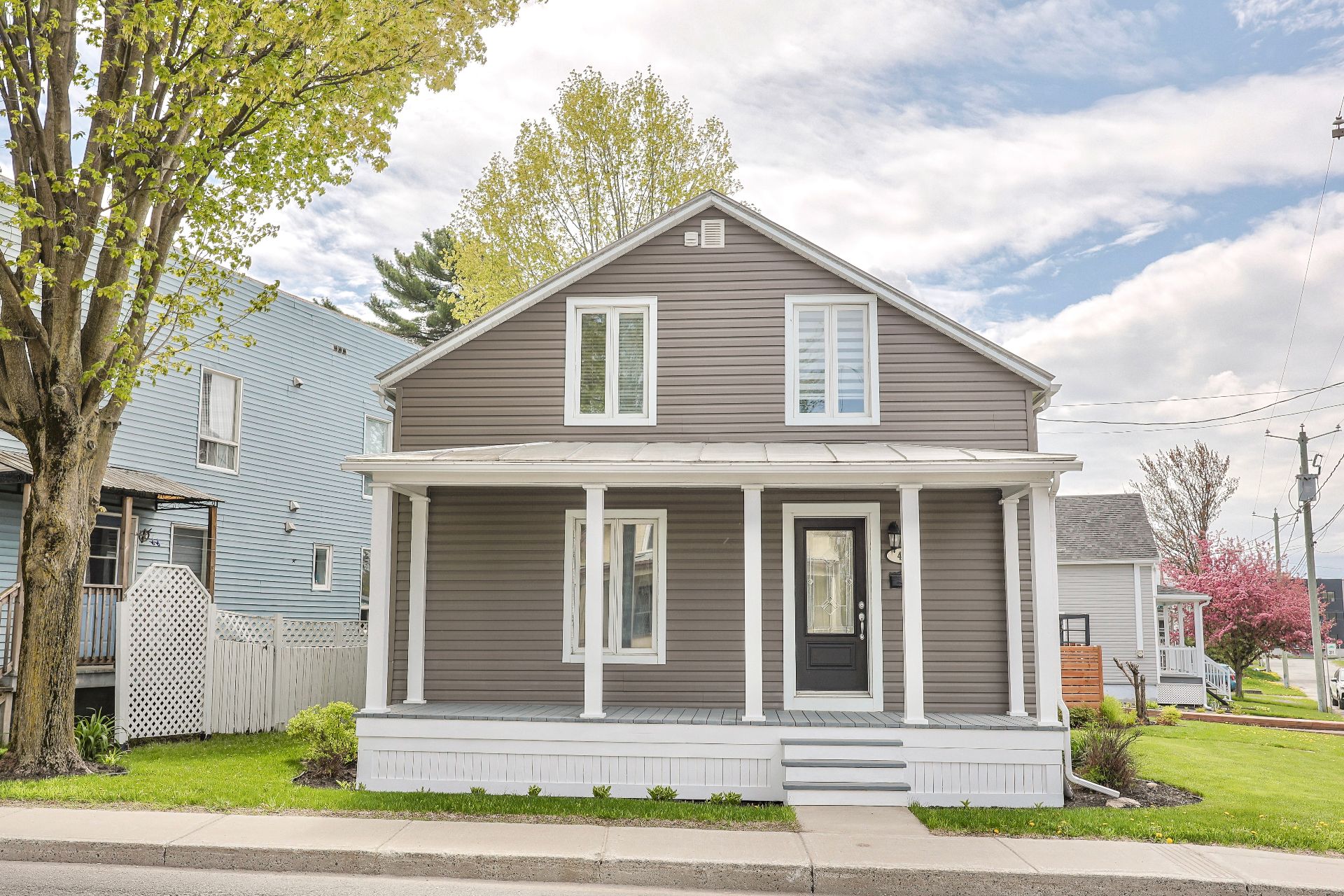 Two or more storey for sale, Victoriaville