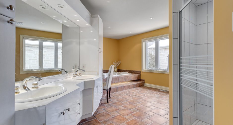Ensuite bathroom