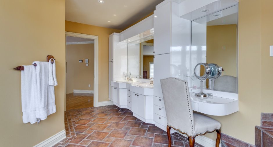 Ensuite bathroom