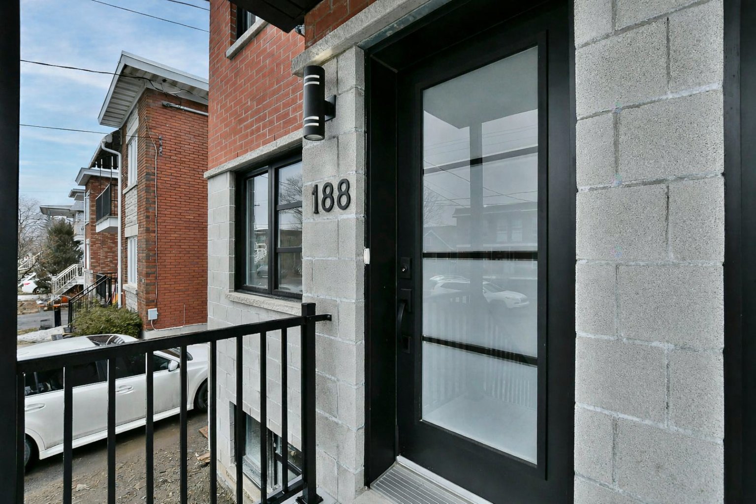 184-188 Rue de Ste-Paule (#188) — photo 3