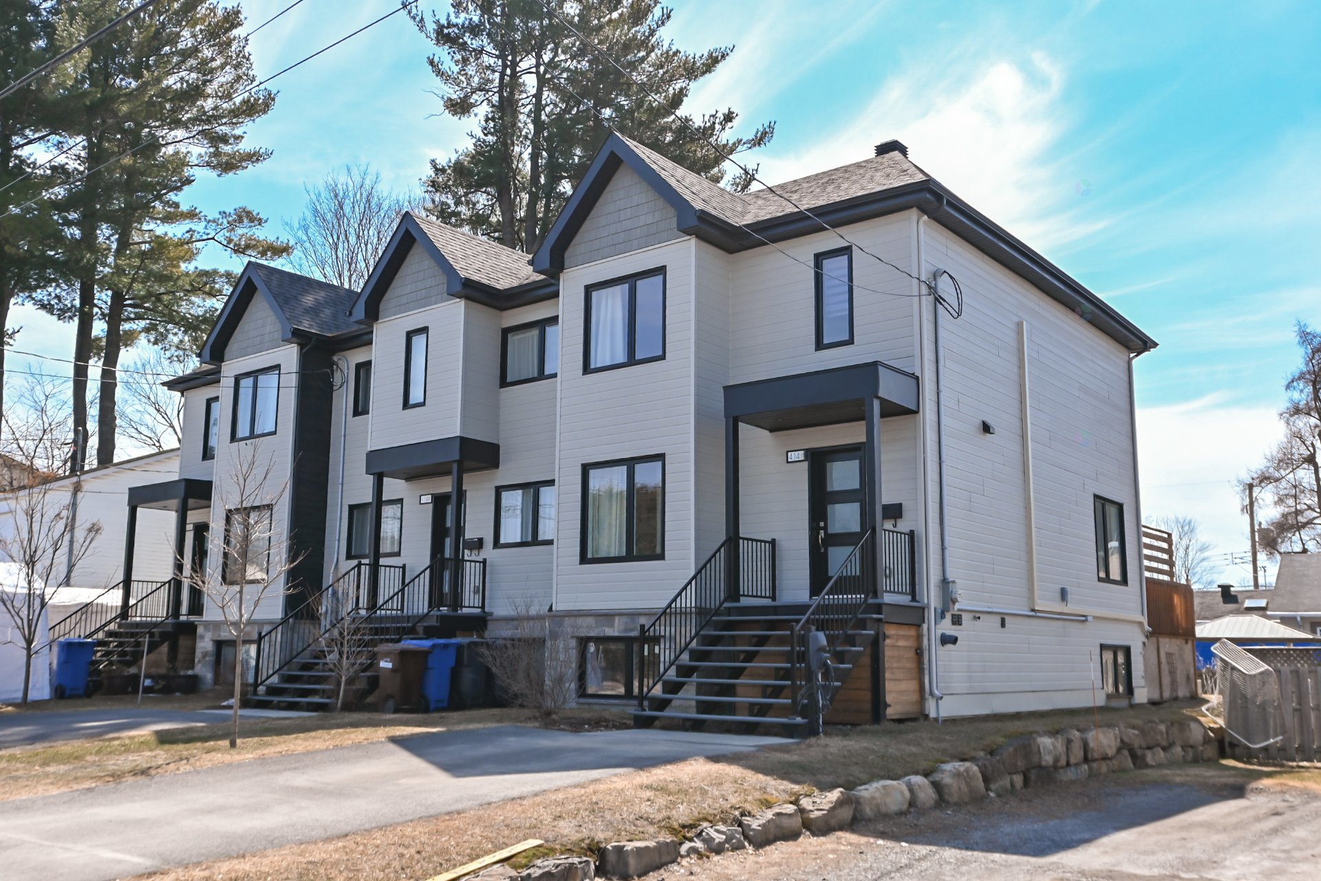 Maison à étages à vendre, Deux-Montagnes