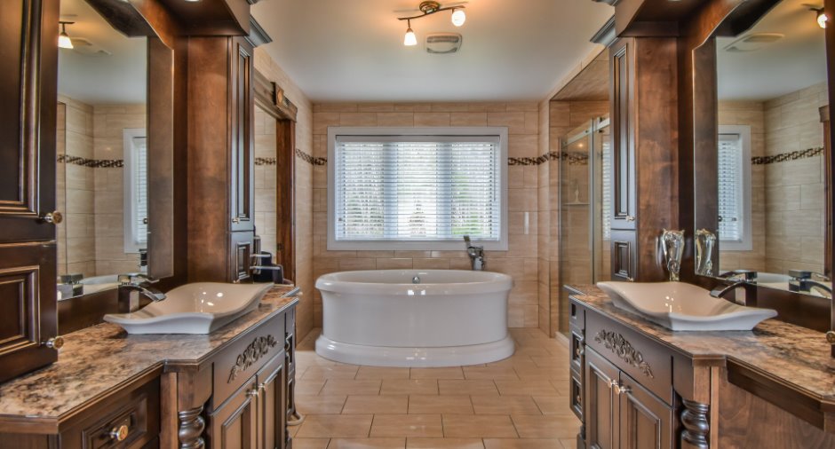 Ensuite bathroom