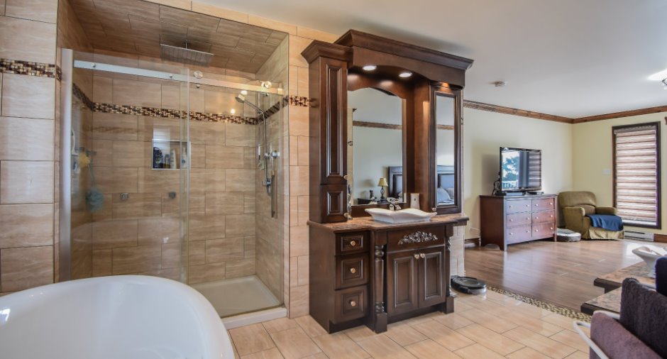 Ensuite bathroom