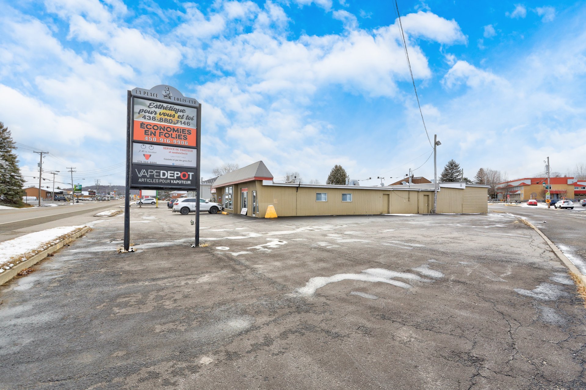 Bâtisse commerciale/Bureau à vendre, Saint-Jean-de-Matha