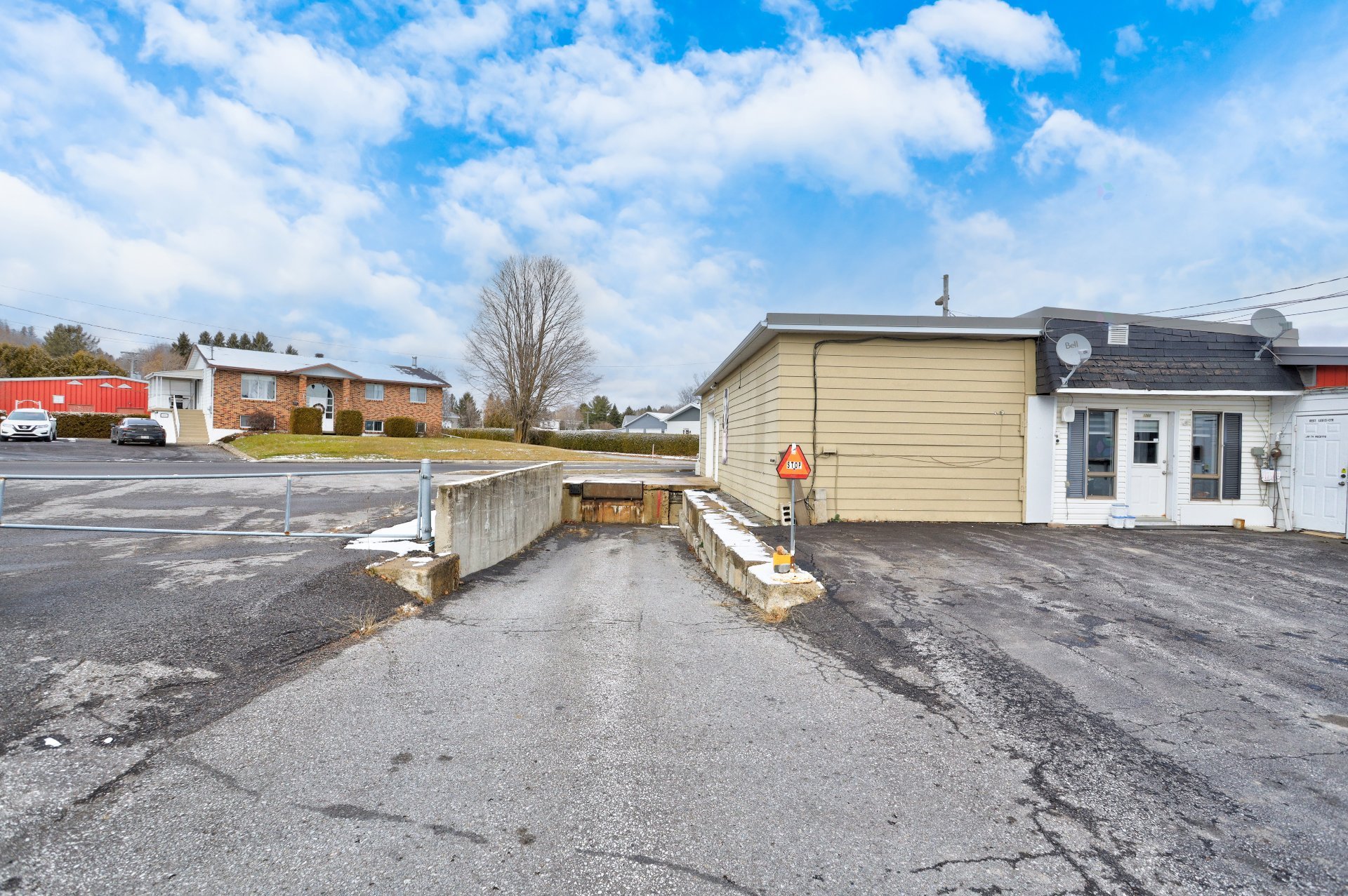 Shipping (door/dock)