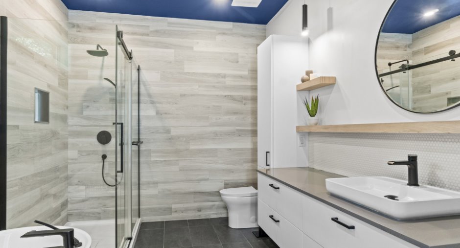Ensuite bathroom