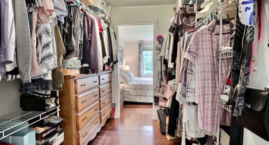Walk-in closet