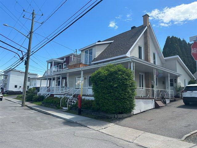 3851 Boul. de la Grande-Baie S. — photo 1